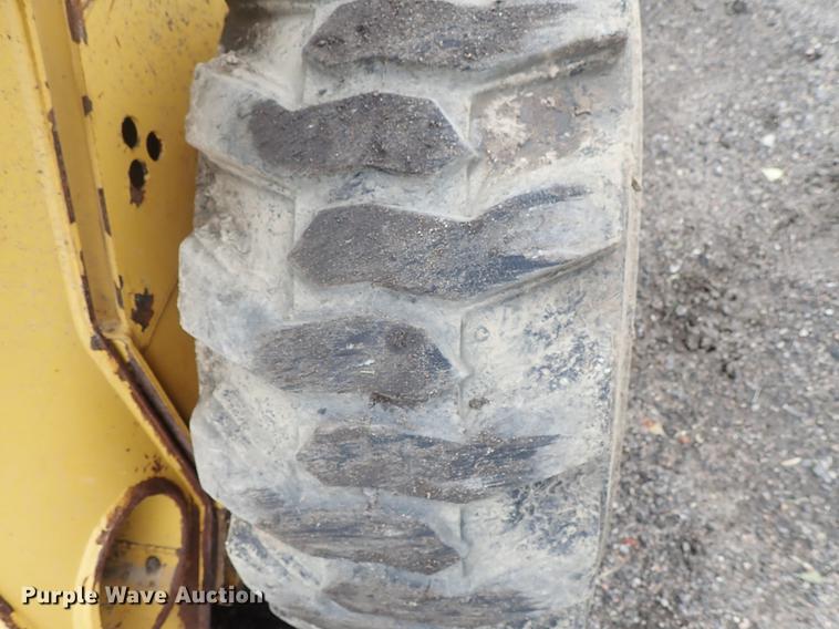 image for item DE5373 2000 John Deere 250 skid steer