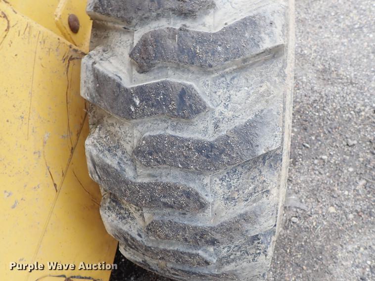 image for item DE5373 2000 John Deere 250 skid steer