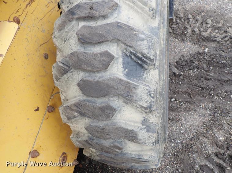 image for item DE5373 2000 John Deere 250 skid steer