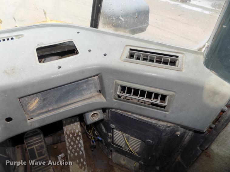 image for item DE7679 1999 Komatsu WA320-3MC wheel loader