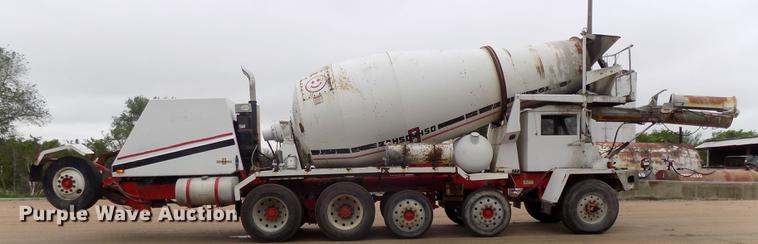 image for item DE7680 1994 Oshkosh S2146 ready mix truck