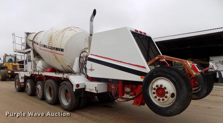 image for item DE7680 1994 Oshkosh S2146 ready mix truck