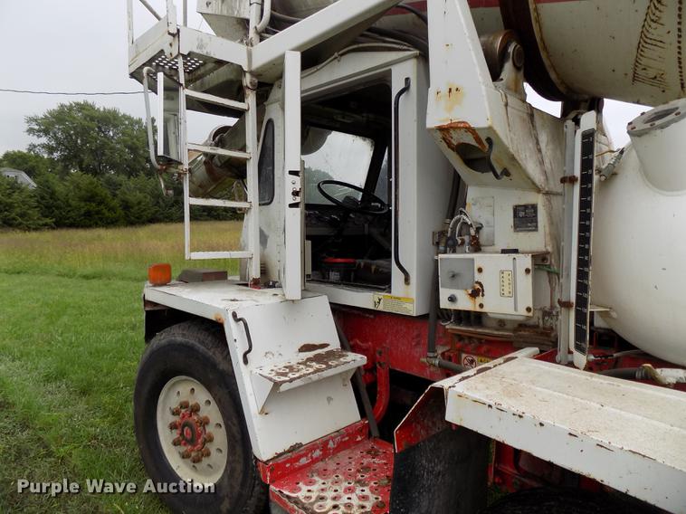 image for item DE7680 1994 Oshkosh S2146 ready mix truck