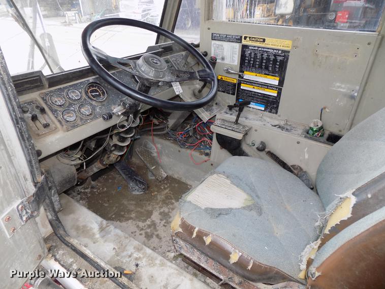 image for item DE7680 1994 Oshkosh S2146 ready mix truck