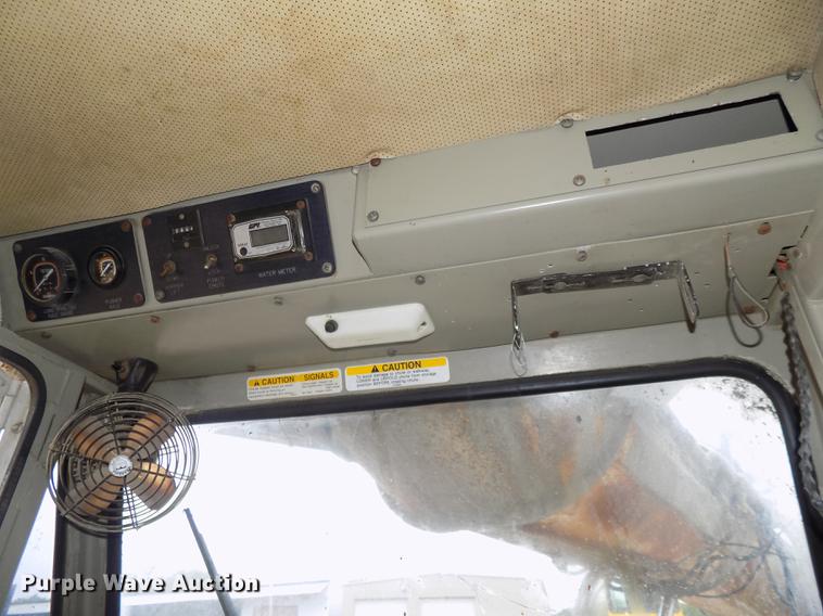 image for item DE7680 1994 Oshkosh S2146 ready mix truck