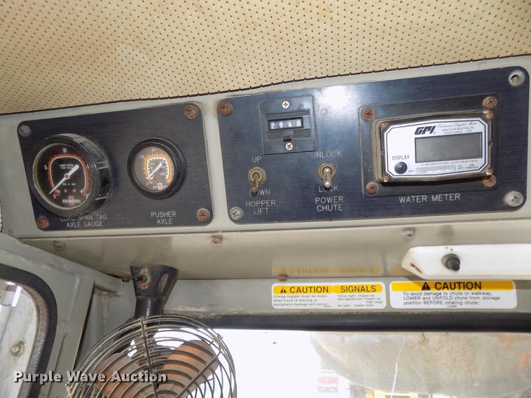 image for item DE7680 1994 Oshkosh S2146 ready mix truck