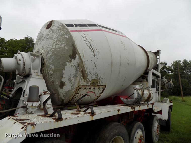 image for item DE7680 1994 Oshkosh S2146 ready mix truck