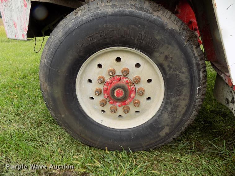 image for item DE7680 1994 Oshkosh S2146 ready mix truck