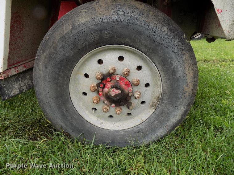 image for item DE7680 1994 Oshkosh S2146 ready mix truck