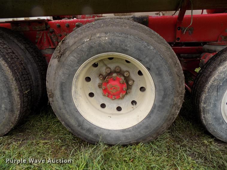 image for item DE7680 1994 Oshkosh S2146 ready mix truck