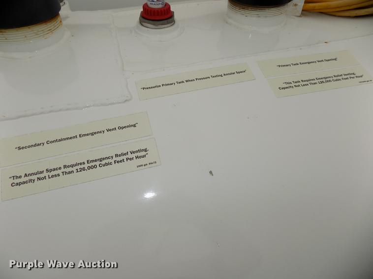 image for item DE7687 Kay fuel tank