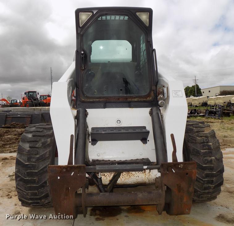 image for item DE7690 2002 Bobcat S250 skid steer