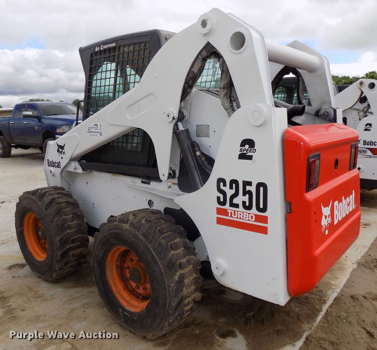 image for item DE7690 2002 Bobcat S250 skid steer