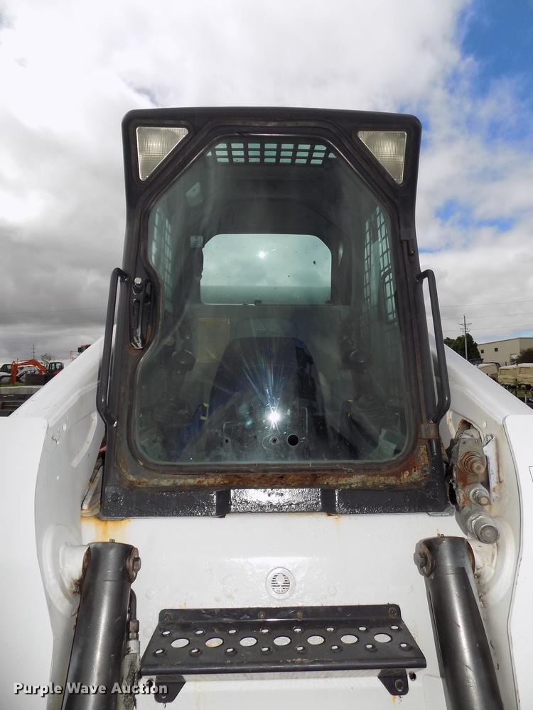 image for item DE7690 2002 Bobcat S250 skid steer