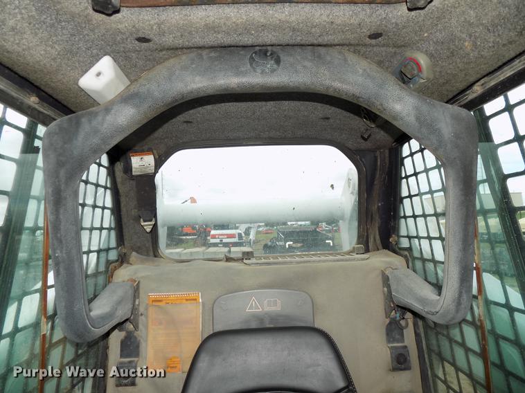 image for item DE7690 2002 Bobcat S250 skid steer