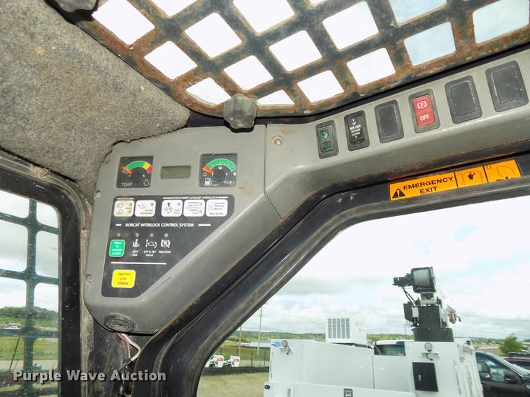 image for item DE7690 2002 Bobcat S250 skid steer