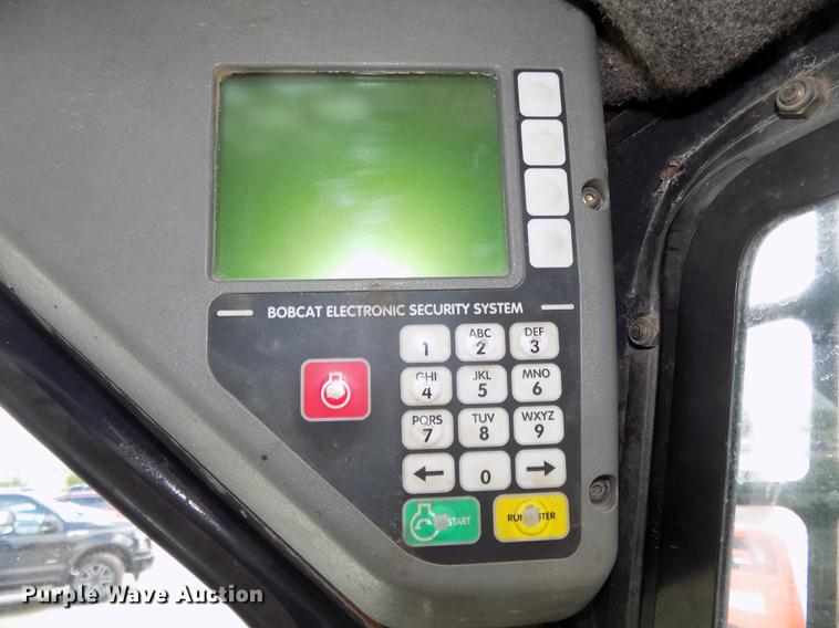 image for item DE7690 2002 Bobcat S250 skid steer