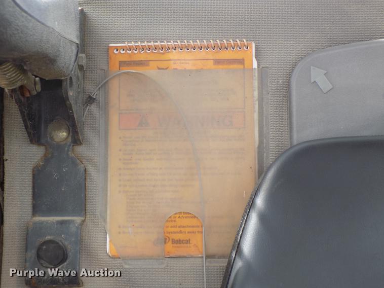 image for item DE7690 2002 Bobcat S250 skid steer