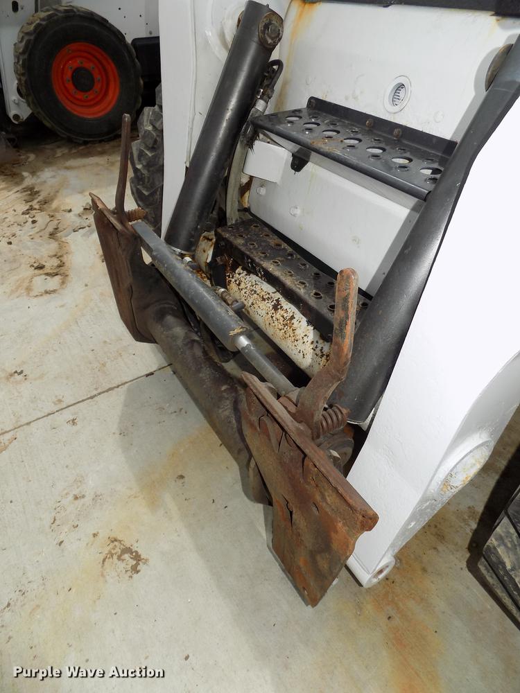 image for item DE7690 2002 Bobcat S250 skid steer