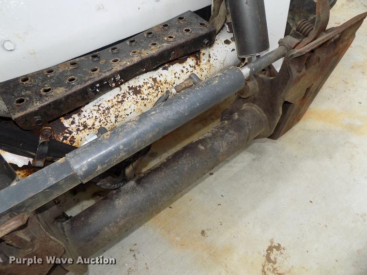 image for item DE7690 2002 Bobcat S250 skid steer