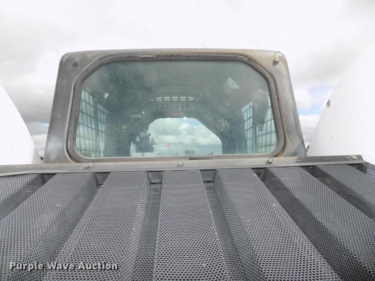 image for item DE7690 2002 Bobcat S250 skid steer