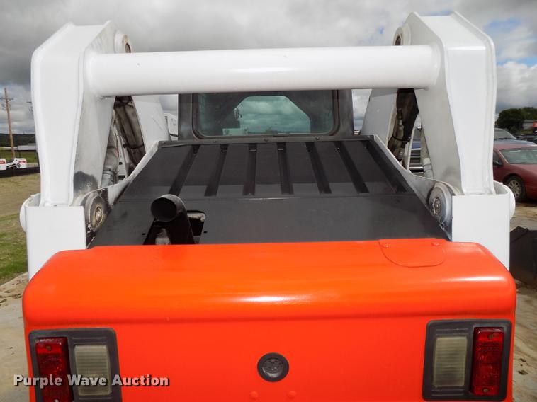 image for item DE7690 2002 Bobcat S250 skid steer