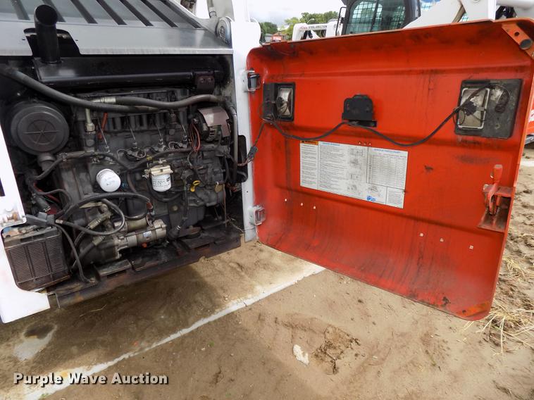 image for item DE7690 2002 Bobcat S250 skid steer