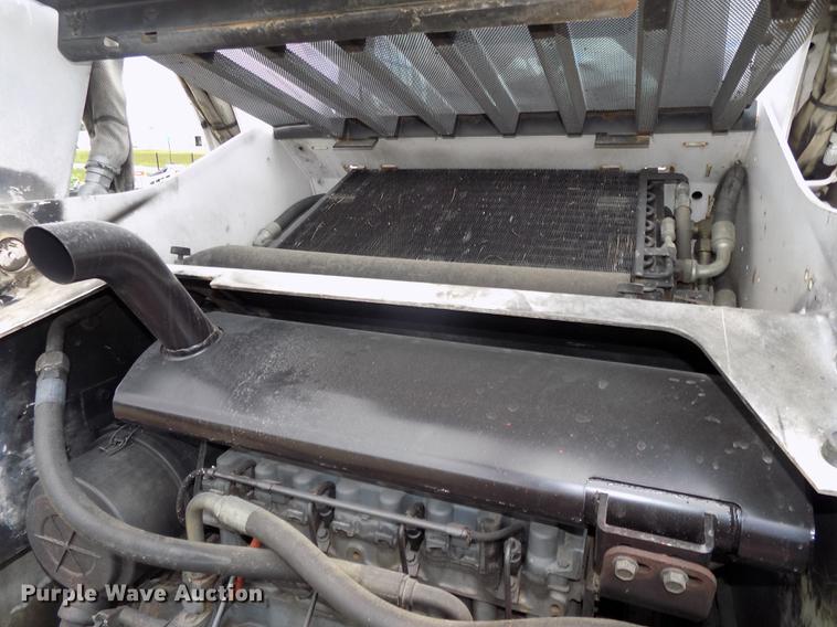 image for item DE7690 2002 Bobcat S250 skid steer