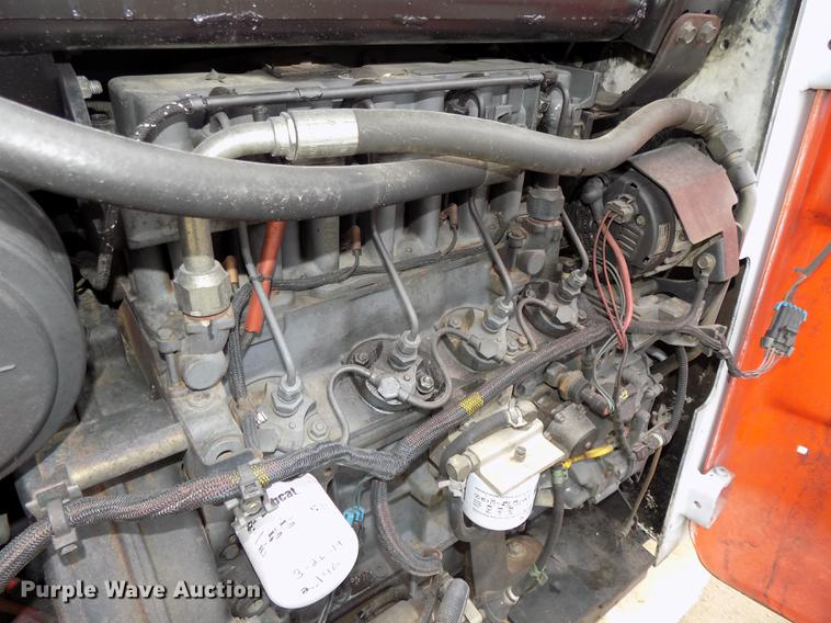 image for item DE7690 2002 Bobcat S250 skid steer