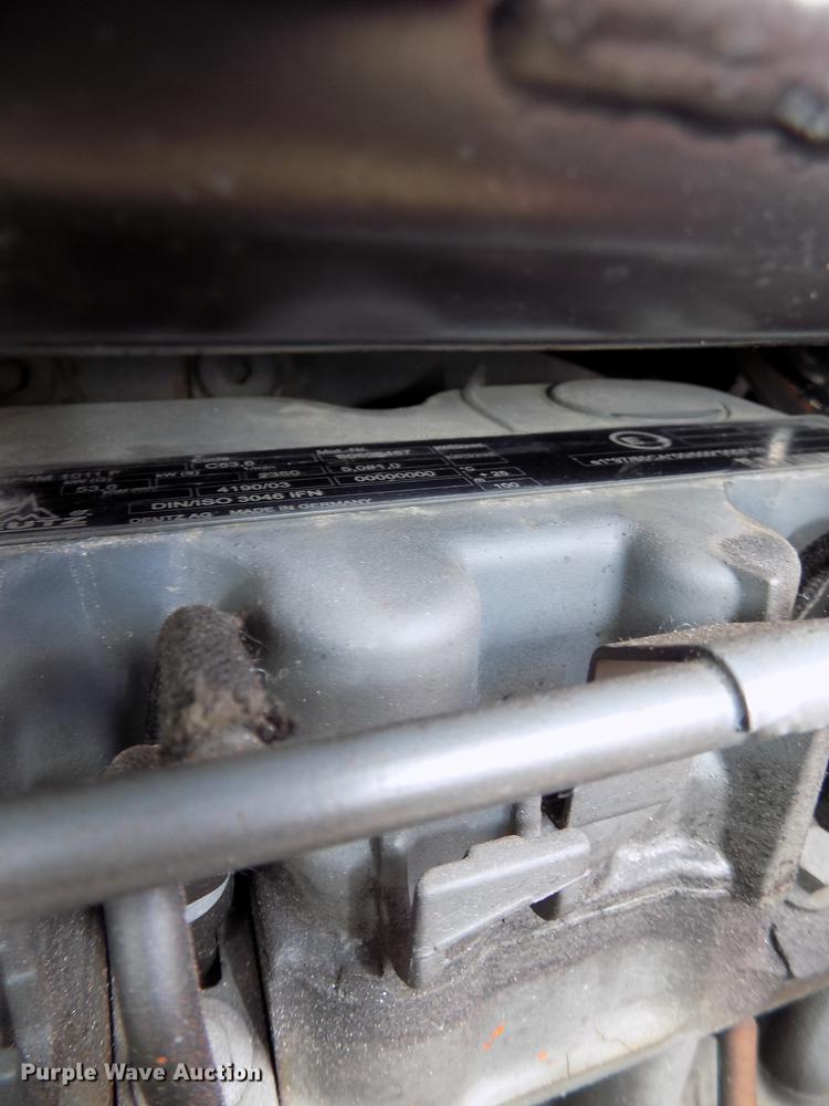 image for item DE7690 2002 Bobcat S250 skid steer