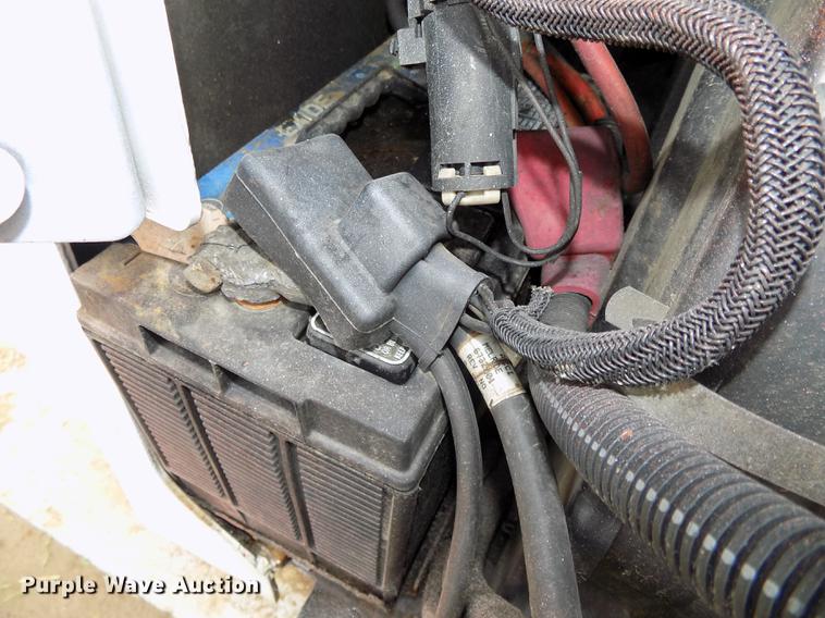 image for item DE7690 2002 Bobcat S250 skid steer