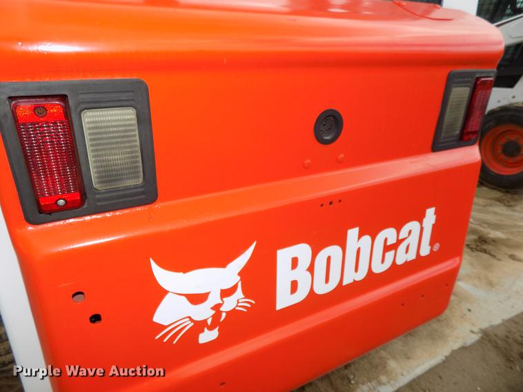 image for item DE7690 2002 Bobcat S250 skid steer