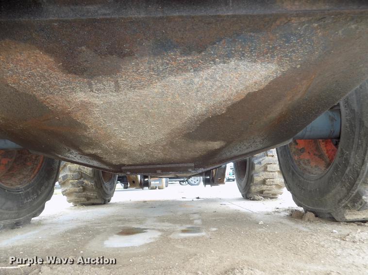 image for item DE7690 2002 Bobcat S250 skid steer