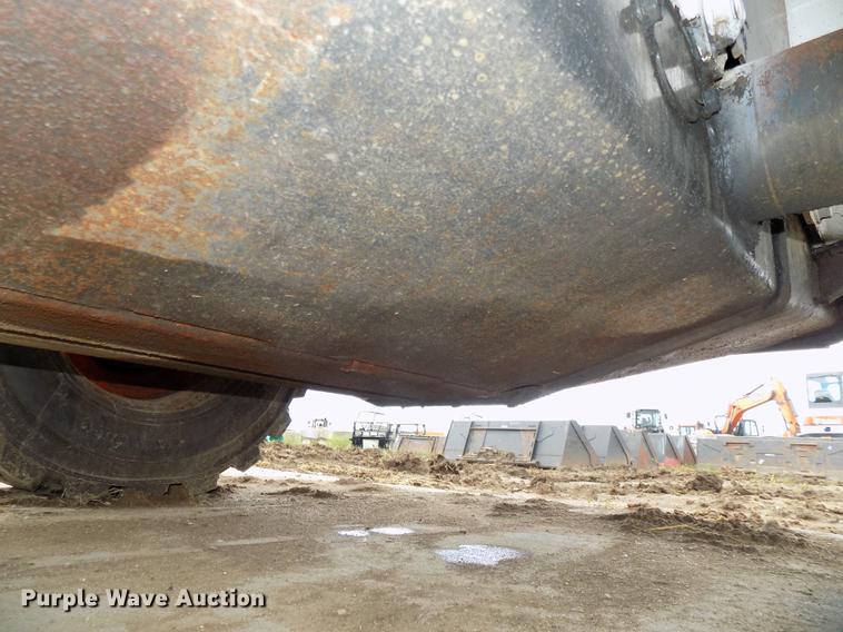 image for item DE7690 2002 Bobcat S250 skid steer