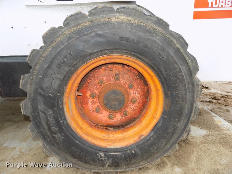 image for item DE7690 2002 Bobcat S250 skid steer