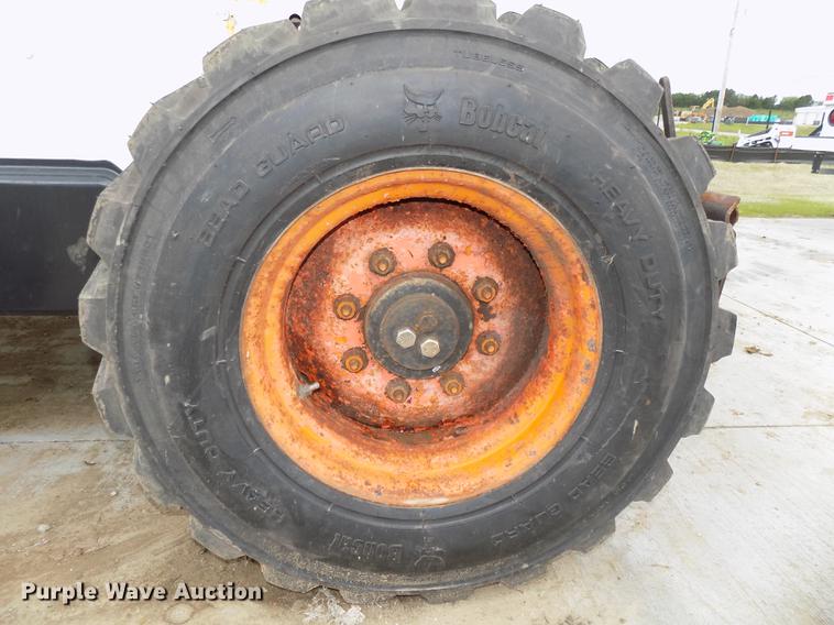 image for item DE7690 2002 Bobcat S250 skid steer