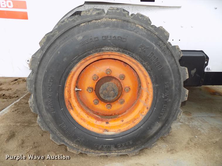 image for item DE7690 2002 Bobcat S250 skid steer