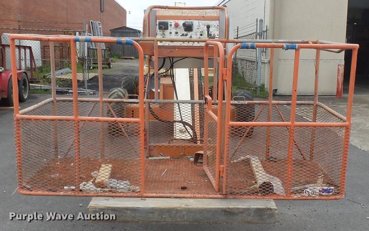 image for item DE7796 1995 JLG 40H boom lift