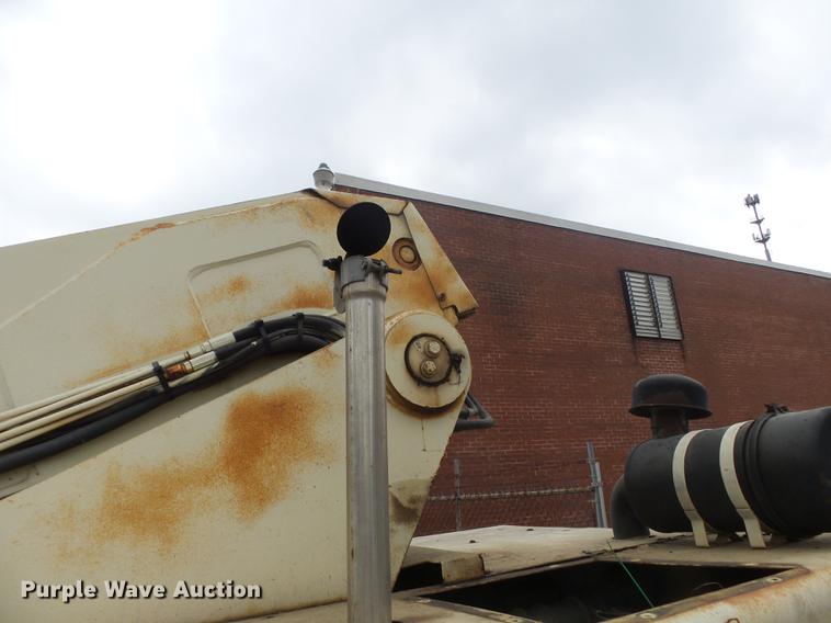 image for item DE7796 1995 JLG 40H boom lift