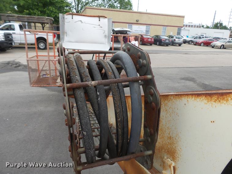 image for item DE7796 1995 JLG 40H boom lift