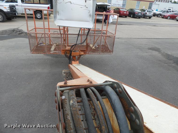 image for item DE7796 1995 JLG 40H boom lift