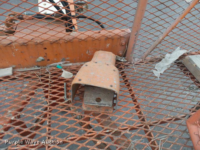 image for item DE7796 1995 JLG 40H boom lift