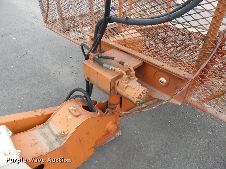 image for item DE7796 1995 JLG 40H boom lift