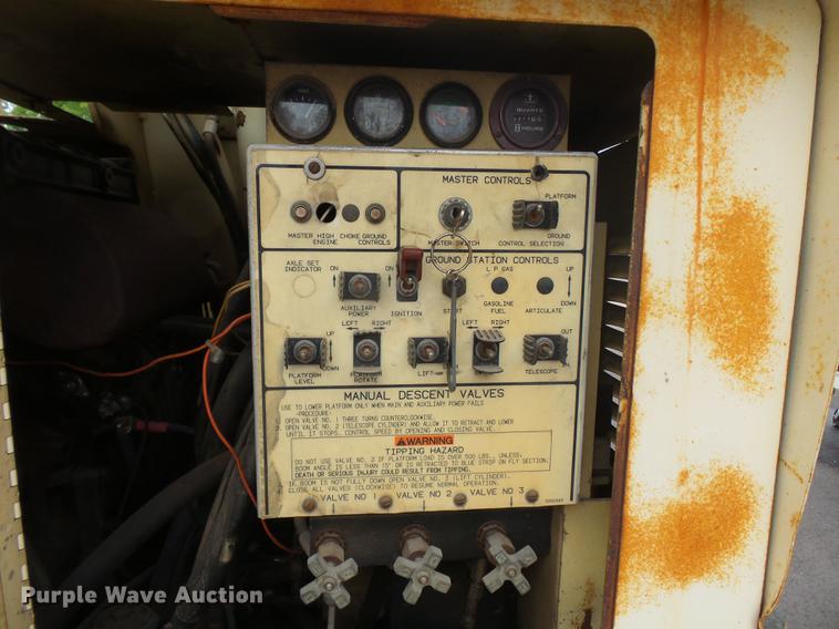 image for item DE7796 1995 JLG 40H boom lift