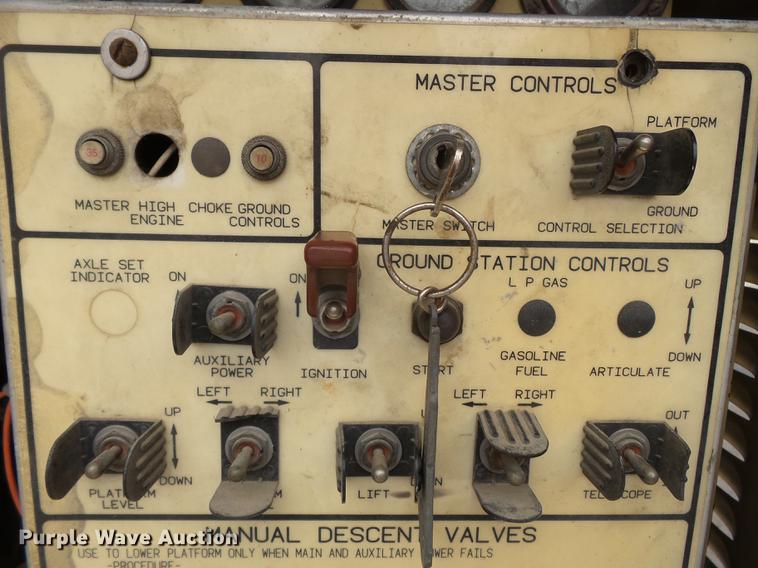 image for item DE7796 1995 JLG 40H boom lift