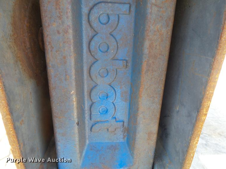 image for item DE7798 Bobcat 2560 skid steer breaker