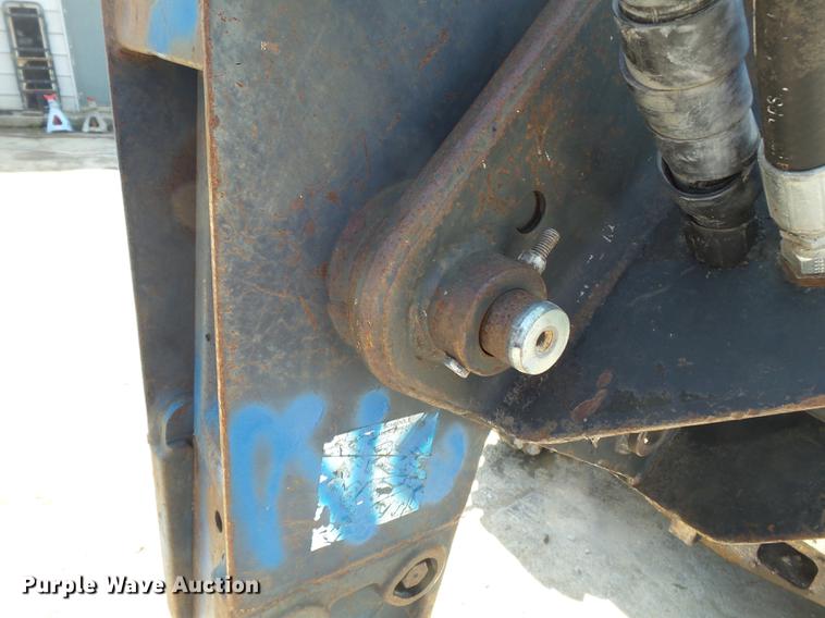 image for item DE7798 Bobcat 2560 skid steer breaker