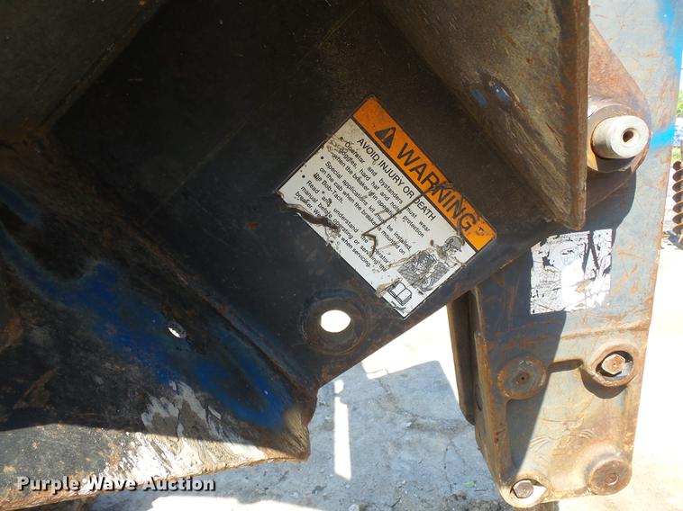 image for item DE7798 Bobcat 2560 skid steer breaker