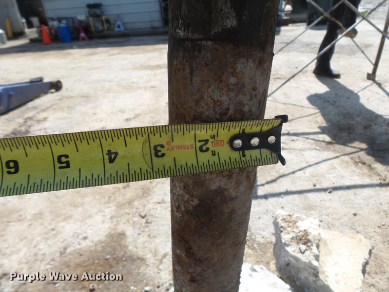 image for item DE7798 Bobcat 2560 skid steer breaker