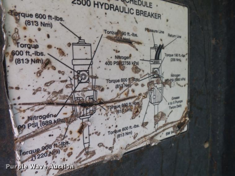 image for item DE7798 Bobcat 2560 skid steer breaker